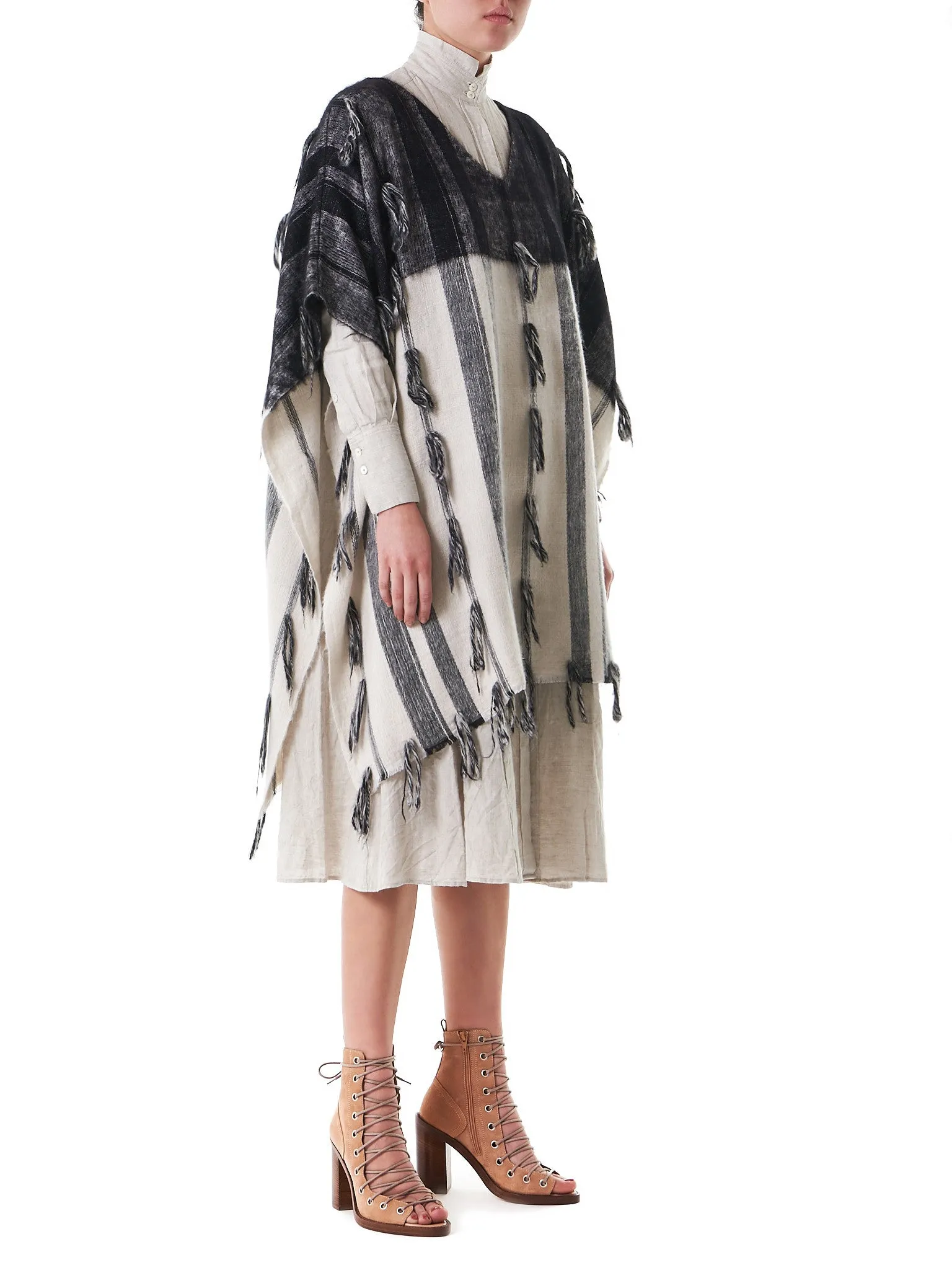 Oversized Poncho (TAPA-PONCHO-BLACK-WHITE)