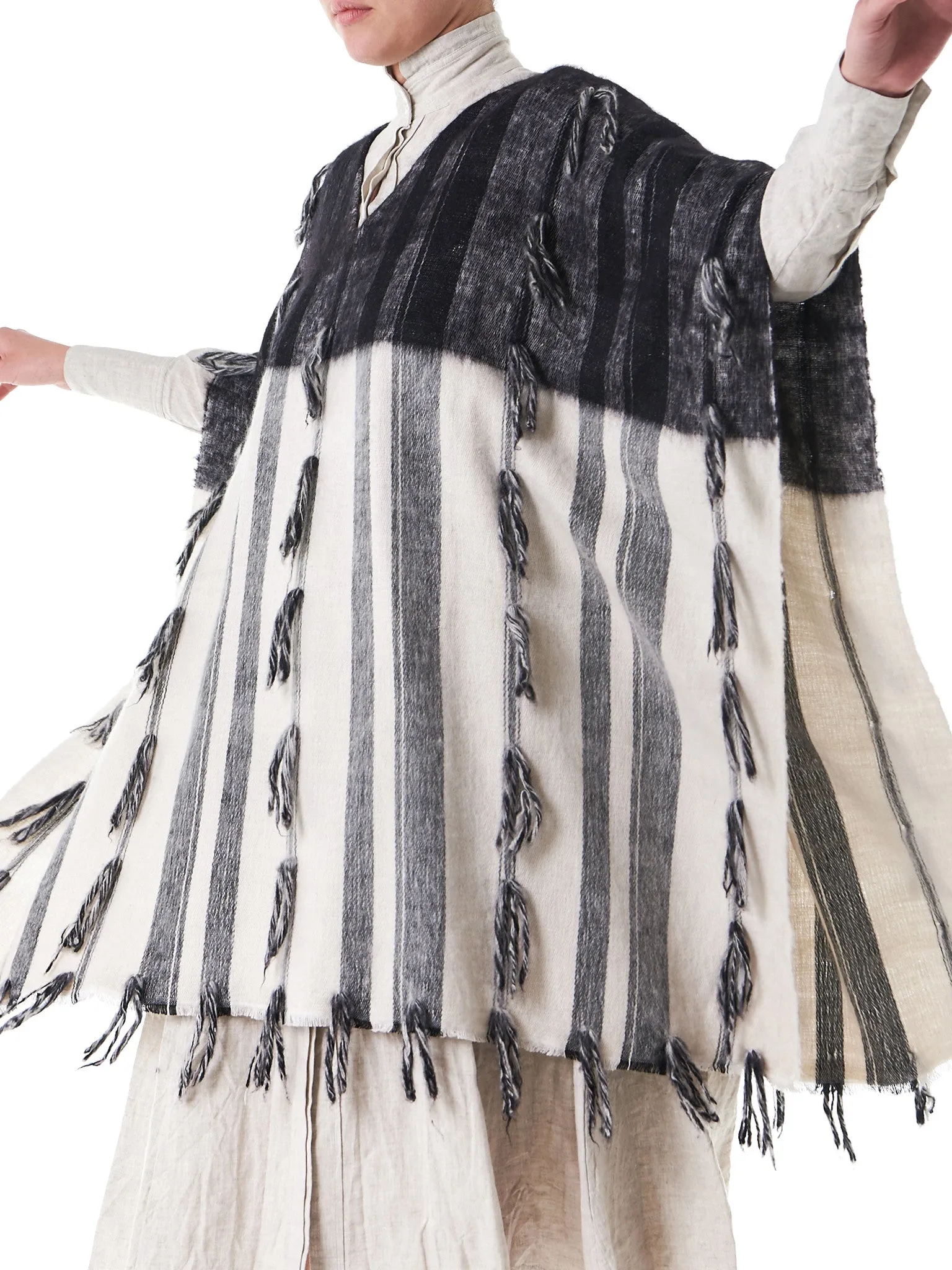 Oversized Poncho (TAPA-PONCHO-BLACK-WHITE)