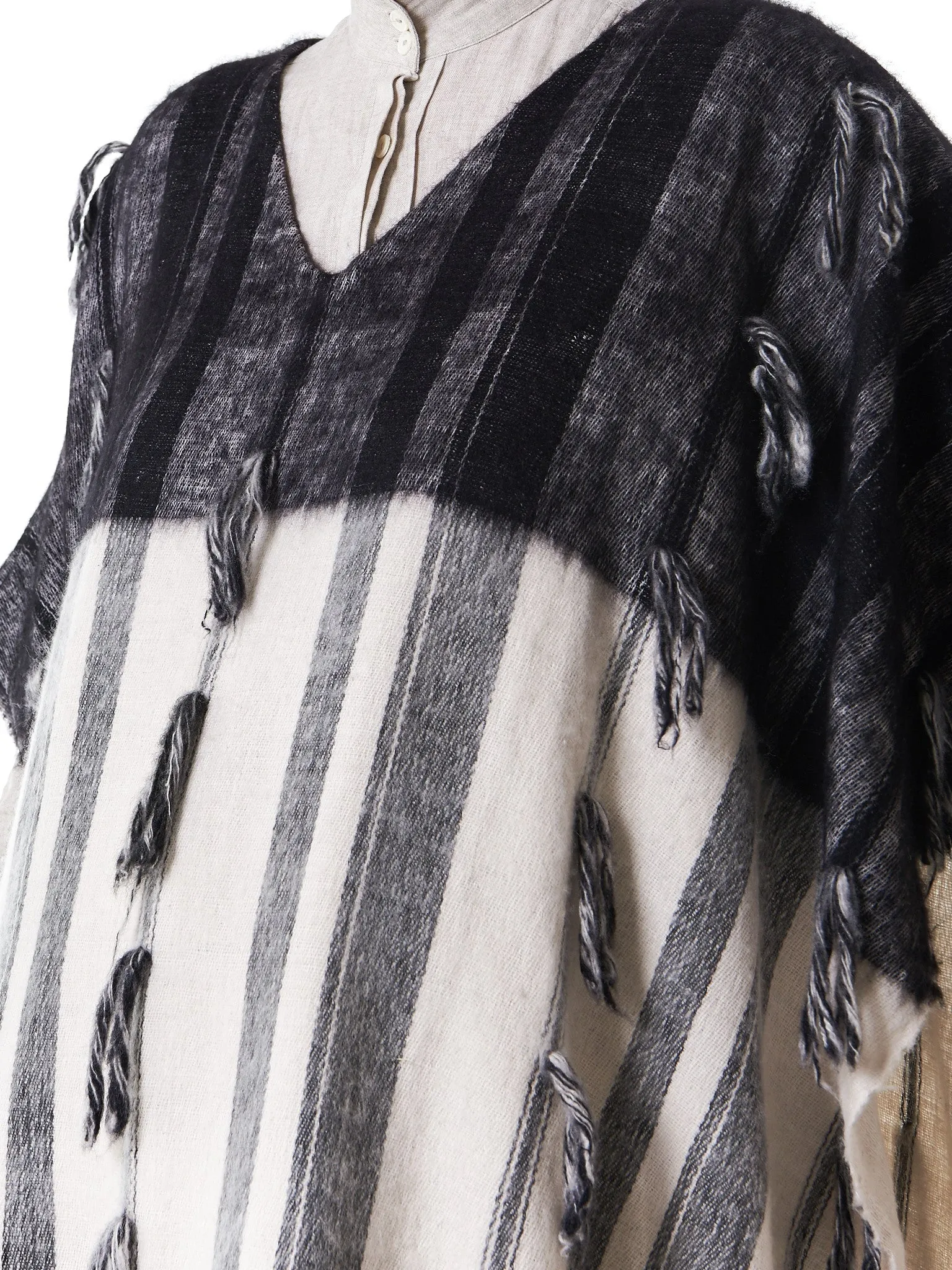 Oversized Poncho (TAPA-PONCHO-BLACK-WHITE)