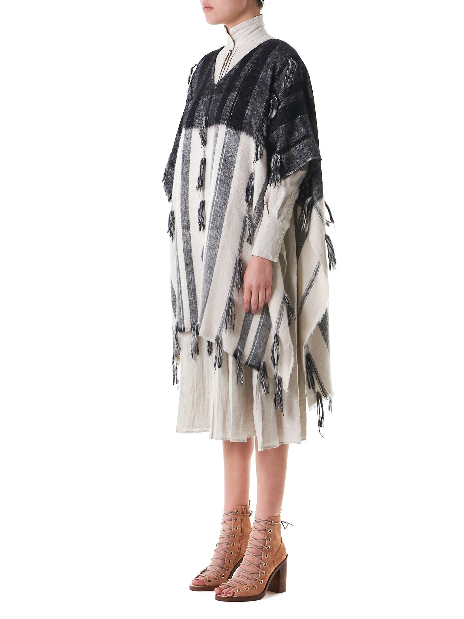 Oversized Poncho (TAPA-PONCHO-BLACK-WHITE)